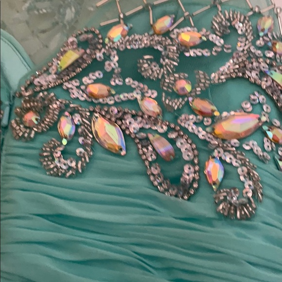 Formal green gown w/ protective bag - Picture 7 of 10